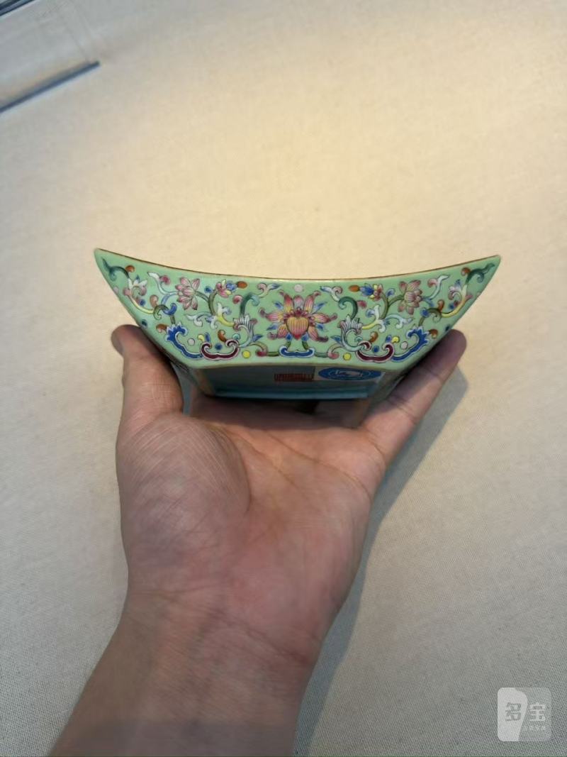 清嘉庆 粉彩绿地缠枝宝相花纹茶船 - 图4